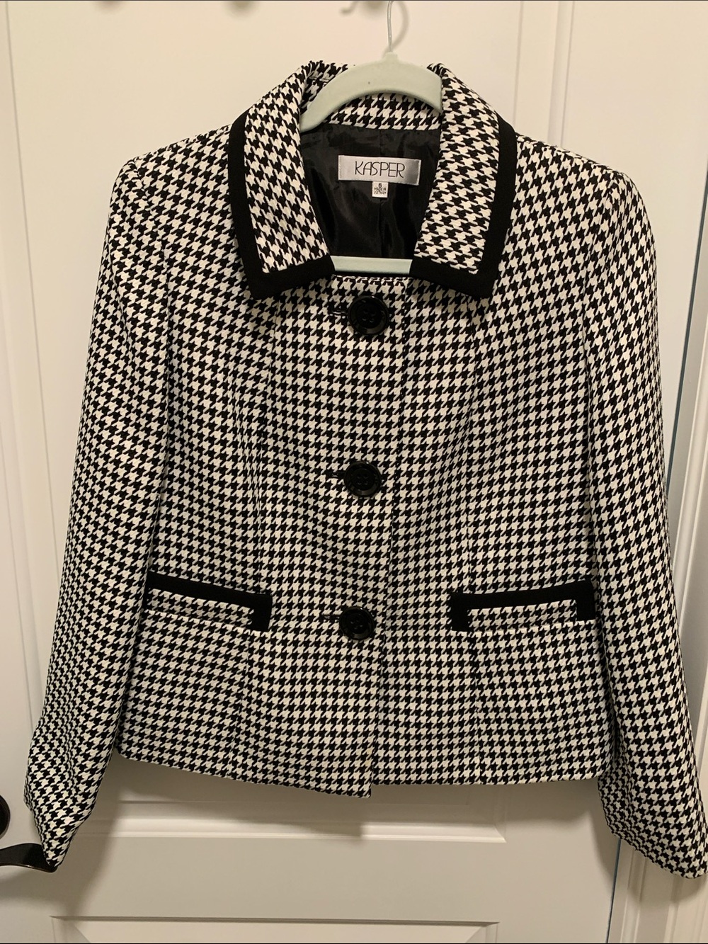 Elegant & Stylish Kasper Black/White Houndstooth Cropped Blazer.Pre-Owned.Size 6